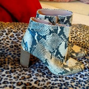 Pour la Victoria 41 snakeskin croc bootie